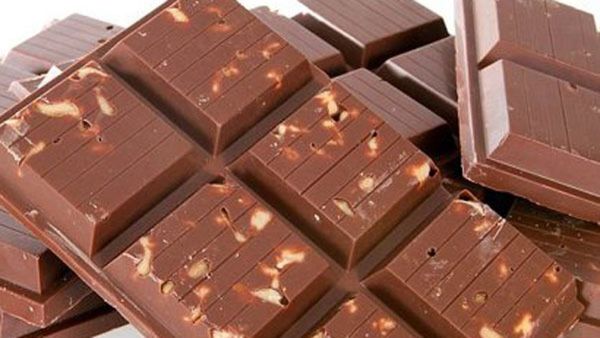 ಗಂಡ ಚಾಕೊಲೇಟ್ ಕೊಡಿಸಲಿಲ್ಲ.. ಹೆಂಡತಿ ಜೀವ ಕಳೆದುಕೊಂಡಳು..!