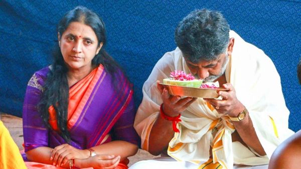 ಕೊಲ್ಲೂರಿನಲ್ಲಿ ಡಿಕೆಶಿ ಹರಕೆಯ ಚಂಡಿಕಾಯಾಗದ ಪೂರ್ಣಾಹುತಿ: ಸಿಎಂ ಗಾದಿಗಾಗಿ ವಿಶೇಷ ಪ್ರಾರ್ಥನೆ