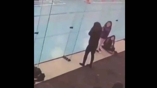 ಗಾಜಿಗೆ ತಲೆ ಬಡಿಸಿಕೊಂಡ ಹುಡುಗಿ: ಮುಂದೆ ನೋಡಿ ನಡೆಯಮ್ಮ ಎಂದ ನೆಟ್ಟಗರು- ವಿಡಿಯೋ