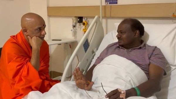 HD Kumaraswamy Health: ನಿರ್ಮಲಾನಂದ ಶ್ರೀಗಳಿಂದ ಹೆಚ್‌ಡಿಕೆ ಆರೋಗ್ಯ ವಿಚಾರಣೆ