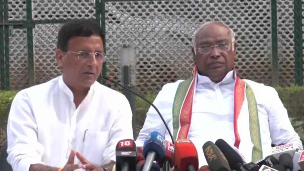 ಪ್ರಧಾನಿ ವಿರುದ್ಧ ಖರ್ಗೆ ಟೀಕೆ: ಆಕ್ರೋಶ ಭುಗಿಲೇಳದಂತೆ ತಡೆಯಲು ಸುರ್ಜೆವಾಲ ದಲಿತ ಪದ ಬಳಕೆ?