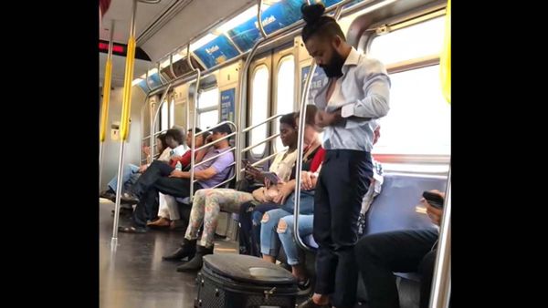 ಮೆಟ್ರೋದೊಳಗೆ ಸ್ನಾನ ಮಾಡಿದ ಬುದ್ದಿಗೇಡಿ: ಯಾವ ಊರು ಸ್ವಾಮಿ ನಿಂದು ಎಂದು ಕೇಳಿದ ನೆಟ್ಟಿಗರು