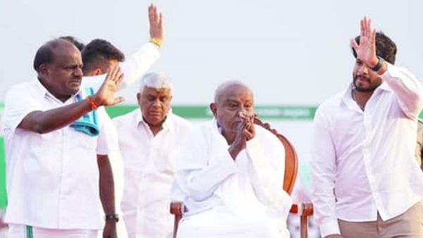 ಕುಮಾರಸ್ವಾಮಿಗಿಂತ ಮಗನೇ ಶ್ರೀಮಂತ: ದುಬಾರಿ ಕಾರು ಮಾಲೀಕ ನಿಖಿಲ್‌ ಒಟ್ಟು ಆಸ್ತಿ ಎಷ್ಟು?