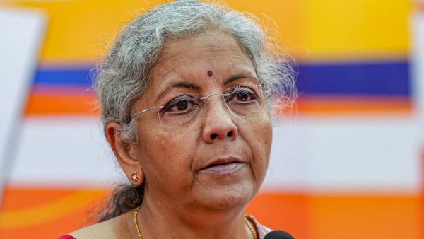 'ಚುನಾವಣೆಯಿಂದಾಗಿ ಅಮುಲ್-ನಂದಿನಿ ವಿವಾದ ಭಾವನಾತ್ಮಕ ಸಮಸ್ಯೆಯಾಗಿದೆ': ಸಚಿವೆ ನಿರ್ಮಲಾ ಸೀತಾರಾಮನ್