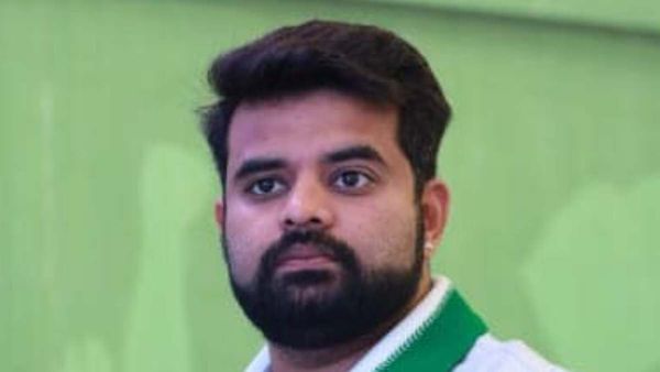 ವೈ. ಎಸ್. ವಿ. ದತ್ತಾ ನಿವಾಸಕ್ಕೆ ಪ್ರಜ್ವಲ್ ರೇವಣ್ಣ ಭೇಟಿ!