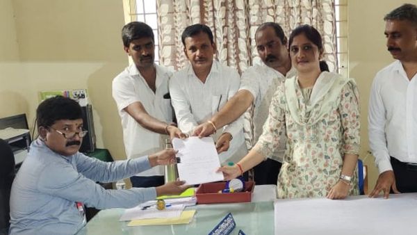 Preetham Gowda's Wife Nomination: ಬಿಜೆಪಿ ಅಭ್ಯರ್ಥಿ ಪ್ರೀತಂ ಗೌಡ ಪತ್ನಿ ಕಾವ್ಯಾ ನಾಮಪತ್ರ ಸಲ್ಲಿಕೆ: ಯಾವ ಪಕ್ಷ ತಿಳಿಯಿರಿ