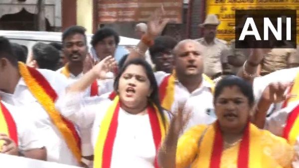 ಅಮುಲ್ ಉತ್ಪನ್ನಗಳ ಮಾರಾಟ ವಿರೋಧಿಸಿ ಕರವೇ ಪ್ರತಿಭಟನೆ