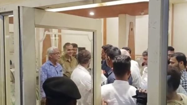 Rahul Gandhi: ಕಡಲ ನಗರಿ ಮಂಗಳೂರಿನಲ್ಲಿ ಐಸ್‌ ಕ್ರೀಮ್‌ ಸವಿದು ಗಮನ ಸೆಳೆದ ರಾಹುಲ್‌ ಗಾಂಧಿ