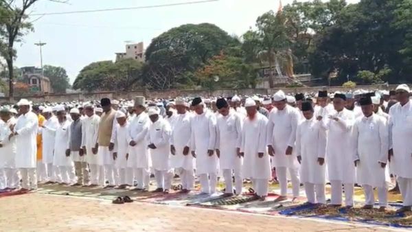 Ramadan 2023: ಹುಬ್ಬಳ್ಳಿಯಲ್ಲಿ ರಂಜಾನ್ ಸಂಭ್ರಮ, ಭಾವೈಕ್ಯತೆಗೆ ಸಾಕ್ಷಿಯಾದ ಆಚರಣೆ