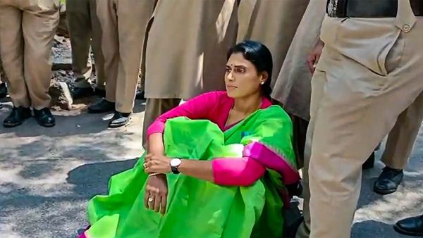 YS Sharmila: ಪೊಲೀಸರ ಕೆನ್ನೆಗೆ ಹೊಡೆದಿದ್ದ ಆಂಧ್ರ ಸಿಎಂ ತಂಗಿ ವೈಎಸ್‌ ಶರ್ಮಿಳಾಗೆ ಜಾಮೀನು ಮಂಜೂರು