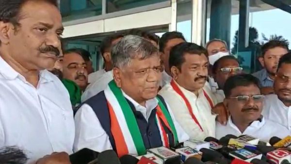 ಹುಬ್ಬಳ್ಳಿಗೆ ಆಗಮಿಸಿದ ಜಗದೀಶ್ ಶೆಟ್ಟರ್: ಕಾಂಗ್ರೆಸ್‌ ಕಾರ್ಯಕರ್ತರಿಂದ ಅದ್ಧೂರಿ ಸ್ವಾಗತ