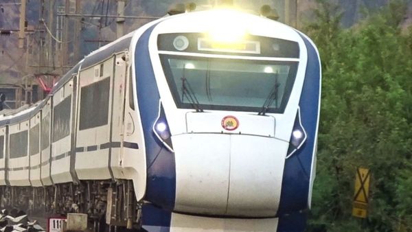 Vande Bharat Express: ಆಗಸ್ಟ್ 15ರ ವೇಳೆಗೆ 75 ವಂದೇ ಭಾರತ್ ರೈಲುಗಳ ಸಂಚಾರ, ಭಾರತೀಯ ರೈಲ್ವೆ ಮಾಹಿತಿ