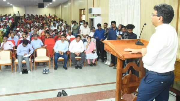 ಕರ್ನಾಟಕ ಚುನಾವಣೆ: ಬೆಂಗಳೂರು ನಗರ ಜಿಲ್ಲೆಯಲ್ಲಿ ಮತದಾನ ಪ್ರಮಾಣ ಹೆಚ್ಚಳದ ಗುರಿ, ಜಾಗೃತಿ, ನಾಟಕ ಪ್ರದರ್ಶನ