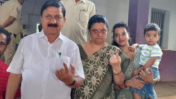 ಒಂದೇ ಪಕ್ಷದಿಂದ 10ನೇ ಚುನಾವಣೆ; ಆರಗ ಜ್ಞಾನೇಂದ್ರ ಮತದಾನ