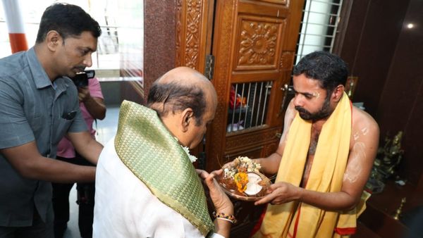 ಚುನಾವಣಾ ಫಲಿತಾಂಶ ಹಿನ್ನೆಲೆ ದೇವರ ಮೊರೆ ಹೋದ ಘಟಾನುಘಟಿ ನಾಯಕರು! ಬೆಳ್ಳಂಬೆಳಗ್ಗೆ ವಿಶೇಷ ಪೂಜೆ