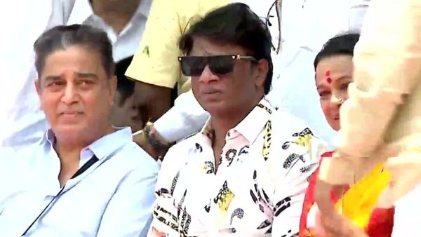 ಸಿದ್ದರಾಮಯ್ಯ ಪ್ರಮಾಣ ವಚನ ಕಾರ್ಯಕ್ರಮಕ್ಕೆ ಬಂದ ಸೆಲೆಬ್ರಿಟಿಗಳು ಯಾರೆಂದು ತಿಳಿಯಿರಿ