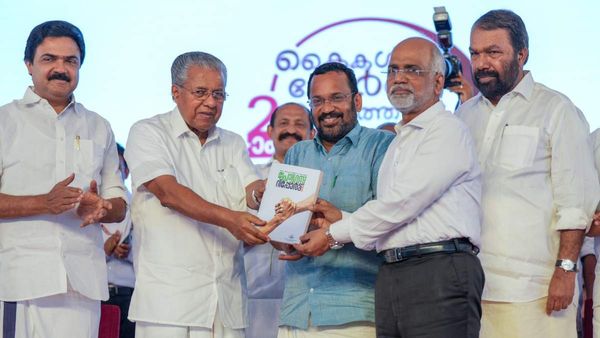 ಕೇರಳ ಸಂಪೂರ್ಣ ಇ-ಆಡಳಿತ ರಾಜ್ಯವೆಂದು ಘೋಷಿಸಿದ ಸಿಎಂ ಪಿಣರಾಯಿ ವಿಜಜಯನ್‌