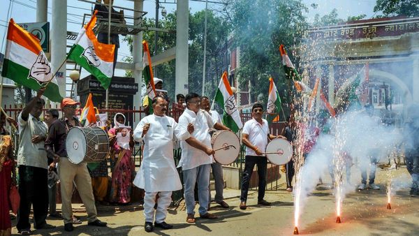 ಹಿಂದುತ್ವಕ್ಕಿಂತ ರೊಟ್ಟಿ, ಬಟ್ಟೆ, ಮನೆಯೆಂಬ ಬದುಕಿನ ಅನಿವಾರ್ಯತೆಗಳಿಗೆ ಫುಲ್‌ ಮಾರ್ಸ್‌ ನೀಡಿದ ಕನ್ನಡಿಗರು