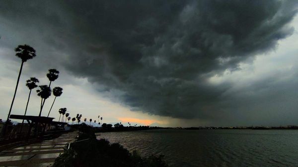 Cyclone Mocha: ಬಂಗಾಳಕೊಲ್ಲಿಯಲ್ಲಿ 'ಮೋಚಾ' ಚಂಡಮಾರುತ- ಮುಂದಿನ 24 ಗಂಟೆಗಳಲ್ಲಿ ಭಾರೀ ಮಳೆ- ಬೆಂಗಳೂರಿಗೂ ಸಂಕಷ್ಟ