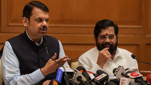 ಮರಾಠಾ vs ಮರಾಠಾ: ಬೆಳಗಾವಿಯಲ್ಲಿ ಫಡ್ನವೀಸ್‌ಗೆ ಕಪ್ಪು ಬಾವುಟ ತೋರಿಸಿ ಪ್ರತಿಭಟಿಸಿದ ಎಂಇಎಸ್‌- ಬಿಜೆಪಿಗೆ ಹೊಸ ಸಂಕಷ್ಟ