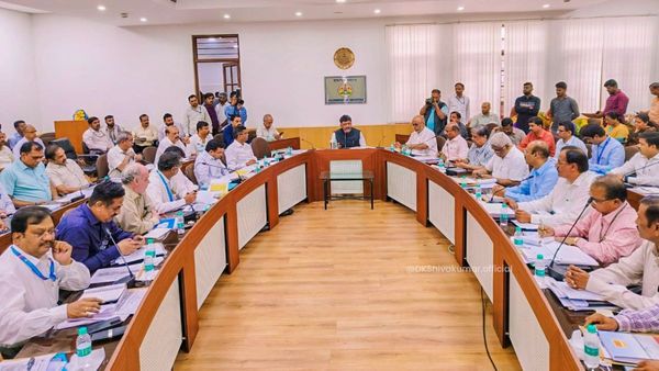 ಮೇಕೆದಾಟು ಬೆನ್ನುಬಿಡದ ಡಿಕೆಶಿ: ಯೋಜನೆಗೆ ಆದ್ಯತೆ ನೀಡಲು ನೀರಾವರಿ ಇಲಾಖೆ ಅಧಿಕಾರಿಗಳಿಗೆ ಕಟ್ಟಪ್ಪಣೆ