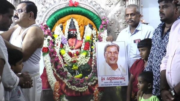 ಸಿದ್ದರಾಮಯ್ಯ ಸಿಎಂ ಆಗಲೆಂದು ದಾವಣಗೆರೆಯ ದುರ್ಗಾಂಬಿಕಾ ದೇವಸ್ಥಾನದಲ್ಲಿ ವಿಶೇಷ ಪೂಜೆ