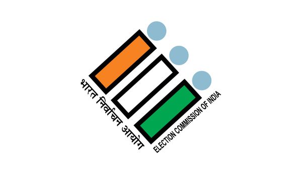 ಕಾಲಿಗೆ ಫೋನ್ ಕಟ್ಟಿಕೊಂಡು ಮತ ಎಣಿಕೆ ಕೇಂದ್ರಕ್ಕೆ ಎಂಟ್ರಿ