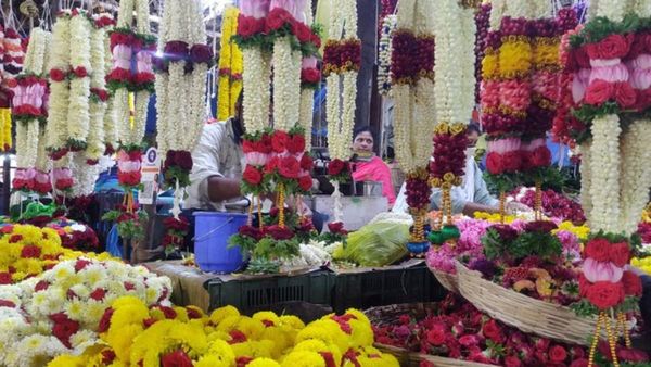 ಆಮೆಗತಿಯಲ್ಲಿ ಬೆಂಗಳೂರಿನ ಗಾಂಧಿ ಬಜಾರ್ ರಸ್ತೆ ಕಾಮಗಾರಿ: ವ್ಯಾಪಾರಸ್ಥರ ಆಕ್ರೋಶ