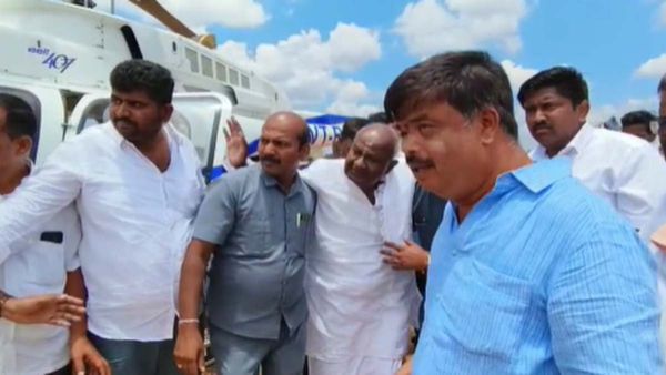 ಅರಸೀಕೆರೆಯಲ್ಲಿ ತೆರೆದ ವಾಹನದಲ್ಲಿ ನಿಂತು ದೇವೇಗೌಡರ ಭರ್ಜರಿ ಚುನಾವಣಾ ಪ್ರಚಾರ