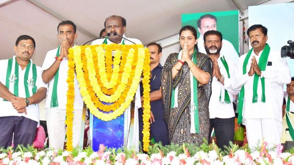 ಟಿಕೆಟ್ ಪಡೆಯಲು ಯಾರಿಗೆ, ಎಷ್ಟು ಹಣ ನೀಡಿದ್ದೀರಿ?: ಎಂ.ಶ್ರೀನಿವಾಸ್‌ಗೆ ಎಚ್‌.ಡಿ.ಕೆ ಪ್ರಶ್ನೆ