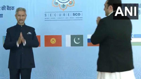 12 ವರ್ಷಗಳ ಬಳಿಕ ಭಾರತಕ್ಕೆ ಪಾಕಿಸ್ತಾನ ವಿದೇಶಾಂಗ ಸಚಿವ ಭೇಟಿ; ಎಸ್ ಜೈಶಂಕರ್‌ರಿಂದ ಸ್ವಾಗತ ಹೇಗಿತ್ತು?