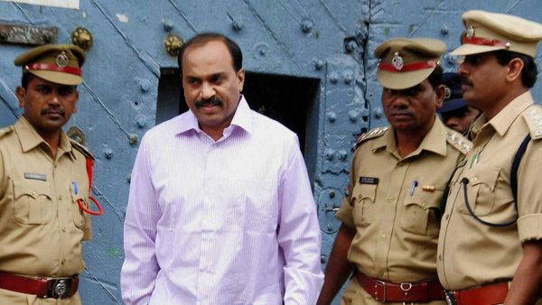 ಬಳ್ಳಾರಿ ಮೇಲೆ ಸಂಪೂರ್ಣ ಹಿಡಿತ ಕಳೆದುಕೊಂಡ ರೆಡ್ಡಿ ಬ್ರದರ್ಸ್‌ & ಟೀಮ್‌: ಗಣಿ ಸಾಮ್ರಾಜ್ಯದ ಮಹಾಪತನ