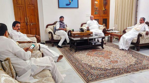 ಪ್ರಮುಖ 5 ಖಾತೆಗಳಿಗೆ ಡಿಕೆಶಿ ಪಟ್ಟು; 'ನೀ ಕೊಡೆ, ನಾ ಬಿಡೆ'ಯಂತಾದ ಸಚಿವ ಸಂಪುಟ ವಿಸ್ತರಣೆ ಸರ್ಕಸ್