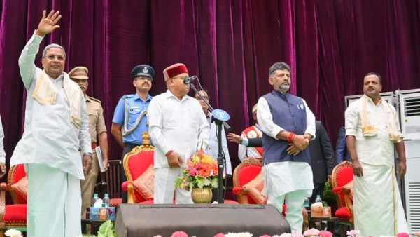 Congress Government: ಸಿದ್ದರಾಮಯ್ಯ ಸಂಪುಟಕ್ಕೆ 24 ನೂತನ ಸಚಿವರ ಸೇರ್ಪಡೆ; ಇಂಗ್ಲಿಷ್ ನಲ್ಲಿ ಪ್ರಮಾಣ ವಚನ ಸ್ವೀಕರಿಸಿದ ‌ನಾಯಕ