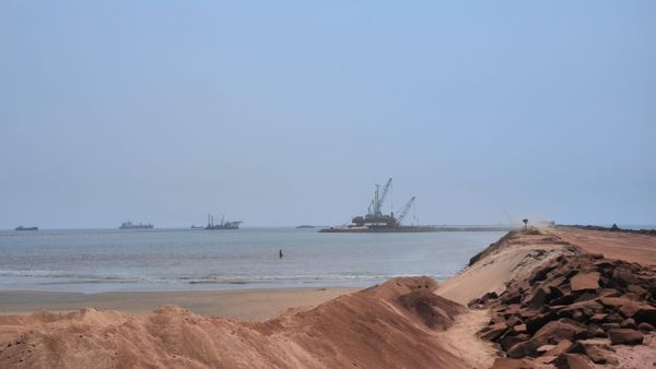 13 ವರ್ಷಗಳ ನಂತರ ಕಾರವಾರ ಬಂದರಿನಿಂದ ಚೀನಾಕ್ಕೆ ಕಬ್ಬಿಣದ ಅದಿರು ರಫ್ತು