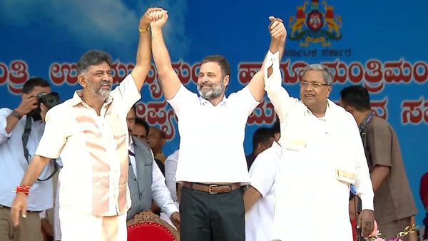 ತಮ್ಮ ನಿಷ್ಠಾವಂತರಿಗೆ ಸಚಿವಗಿರಿ ನೀಡುವಂತೆ ಸಿದ್ದು, ಡಿಕೆಶಿ ಲಾಬಿ