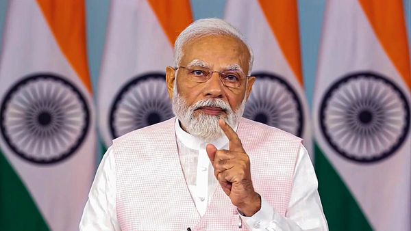 2000 ರೂ. ನೋಟು ನರೇಂದ್ರ ಮೋದಿಗೆ ಇಷ್ಟವಿರಲಿಲ್ಲ; ಬಹಿರಂಗಪಡಿಸಿದ ಮಾಜಿ ಕಾರ್ಯದರ್ಶಿ ನೃಪೇಂದ್ರ ಮಿಶ್ರಾ