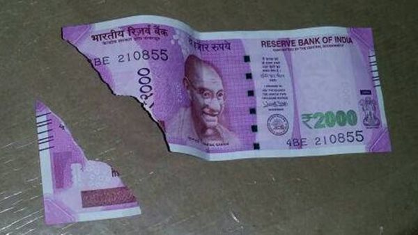 2000 ರು. ನೋಟಿನಲ್ಲಿರೋ ಚಿಪ್‌ನ ಕಥೆ ಏನು ಫ್ರೆಂಡ್ಸ್? ಟ್ವಿಟಆರ್​ನಲ್ಲಿ ಫುಲ್ ಟ್ರೋಲ್