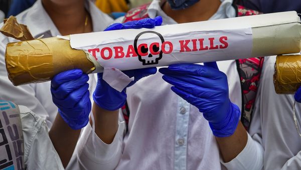 ತಂಬಾಕು ವಿರೋಧಿ ಎಚ್ಚರಿಕೆ ಬಗ್ಗೆ ಶೀಘ್ರದಲ್ಲೇ ಒಟಿಟಿಗಳಿಗೂ ಆರೋಗ್ಯ ಸಚಿವಾಲಯದ ಮಾರ್ಗಸೂಚಿ