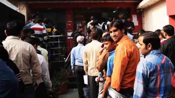 Note Ban: 2000 ರೂಪಾಯಿ ಮುಖಬೆಲೆಯ ನೋಟು ಬದಲಾವಣೆಗೆ ಮುಗಿಬಿದ್ದ ಜನ