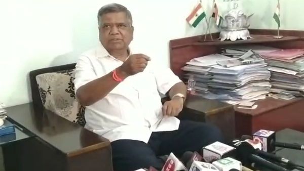 ಬಿಜೆಪಿ ಸರ್ಕಾರದ ಯೋಜನೆಗಳ್ಯಾವೂ ಜನರ ಕೈ ಸೇರಲಿಲ್ಲ, ಬರೀ ಪೊಳ್ಳು ಮಾಡ್ತಾರೆ: ಶೆಟ್ಟರ್‌ ವಾಗ್ದಾಳಿ