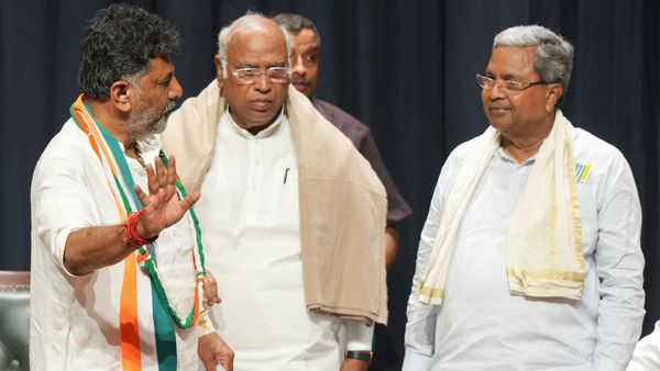 Karnataka CM: ಡಿಕೆಶಿ-ಸಿದ್ದುಗೆ ಆಪರೇಷನ್ ಕಮಲದ ಎಚ್ಚರಿಕೆ ಕೊಟ್ಟ ಹೈಕಮಾಂಡ್