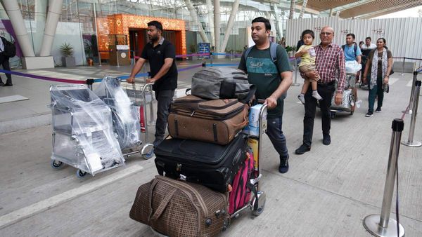 231 ಭಾರತೀಯರು ತಾಯ್ನಾಡಿಗೆ, ಸೇನೆಗೆ ಸಲಾಂ!