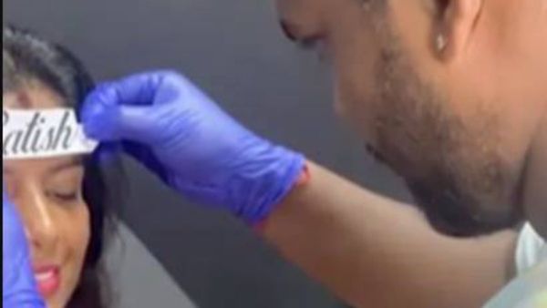 'ನಿಜವಾದ ಪ್ರೀತಿ'- ಹಣೆ ಮೇಲೆ ಗಂಡನ ಹೆಸರು ಹಚ್ಚೆ ಹಾಕಿಸಿಕೊಂಡ ಹೆಂಡತಿ