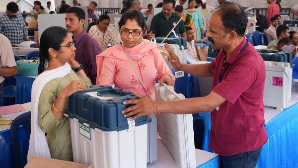 ಕರ್ನಾಟಕ ಚುನಾವಣೆಗೆ: ಇವಿಎಂ ಸಂಗ್ರಹಕ್ಕೆ ಯಲಹಂಕದಲ್ಲಿ ಸ್ಟ್ರಾಂಗ್ ರೂಂ ಒಪನ್