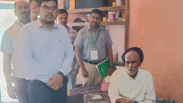 ಮತದಾನ ಮಾಡಿ ಸ್ಫೂರ್ತಿಯಾದ ಶತಾಯುಷಿಗೆ ಕರೆ ಮಾಡಿ ಅಭಿನಂದಿಸಿದ ಚುನಾವಣಾಧಿಕಾರಿ ರಾಜೀವ್ ಕುಮಾರ್