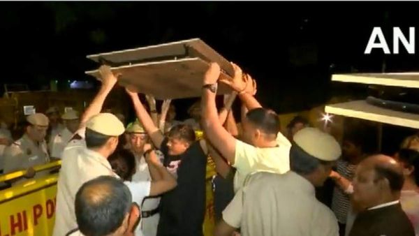 Wrestlers protest: ಜಂತರ್ ಮಂತರ್‌ನಲ್ಲಿ ಕುಸ್ತಿಪಟುಗಳು, ದೆಹಲಿ ಪೊಲೀಸರ ನಡುವೆ ಮಾರಾಮಾರಿ