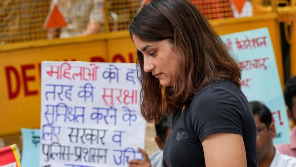 Wrestlers protest: ಇಂತಹ ದಿನಗಳನ್ನು ನೋಡಲು ಪದಕ ಗೆದ್ದು ತಂದೆವೇ..? ಕಣ್ಣೀರಿಟ್ಟ ವಿನೇಶ್ ಫೋಗಟ್