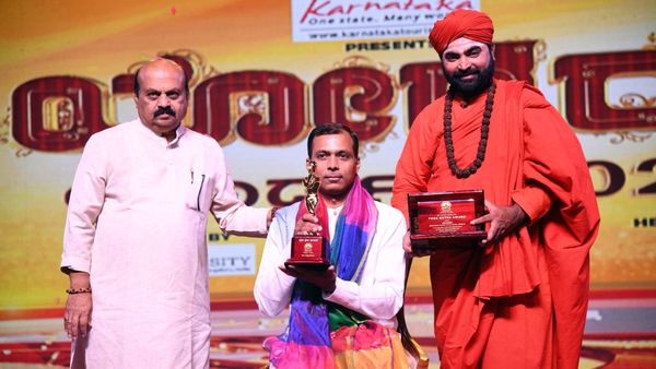 International Yoga Day 2023: ಬಾಲ್ಯದಲ್ಲೇ ವಚನಾನಂದ ಶ್ರೀ ಅಸಾಧಾರಣ ಸಾಧನೆ: ರವಿಶಂಕರ್ ಗುರೂಜಿ