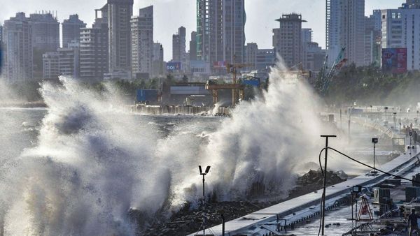 Cyclone Biparjoy: 'ಬಿಪರ್‌ಜಾಯ್'ಚಂಡಮಾರುತ: ಜೂನ್ 18 ರವರೆಗೆ ಗುಜರಾತ್‌ನಲ್ಲಿ 99 ರೈಲುಗಳನ್ನು ರದ್ದು